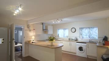 雪櫃、微波爐、焗爐、爐具