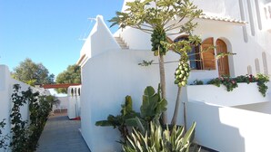 A white building with a staircase, a tree with green leaves, and a pathway. - Large Villa in a relaxing area, with a private Pool and great Sea view. (Forte de São João)