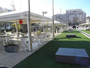 تناول الطعام بالخارج