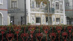 A building with ornate tile work and a sign reading "AVIDA PORTUGUESA". - Vintage Apartment in Anjos, Central Lisbon (Lisboa)