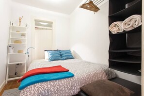 1 غرفة نوم ومكواة/لوح كي وواي فاي وملاءات أسرّة