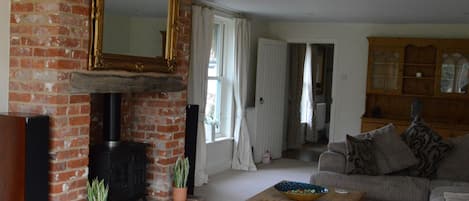 Téléviseur connecté, foyer, lecteur de DVD, chaßne audio