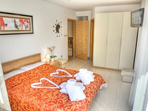 5 bedrooms, travel cot, free WiFi - Wonderful  villa for 10 people with A/C, private pool, hot tub, WIFI, TV and patio (Rijeka)