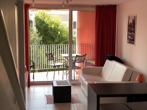 TV - No5 One bedroom apartment (Pakoštane)