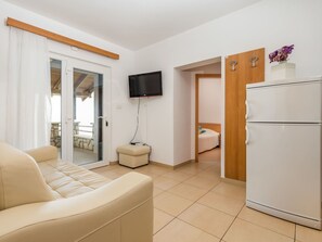 2 bedrooms, travel cot, free WiFi