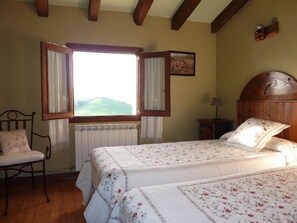3 bedrooms, iron/ironing board, bed sheets - Self catering Labakia for 6 people (Baztan)