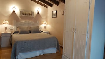 3 bedrooms, iron/ironing board, bed sheets