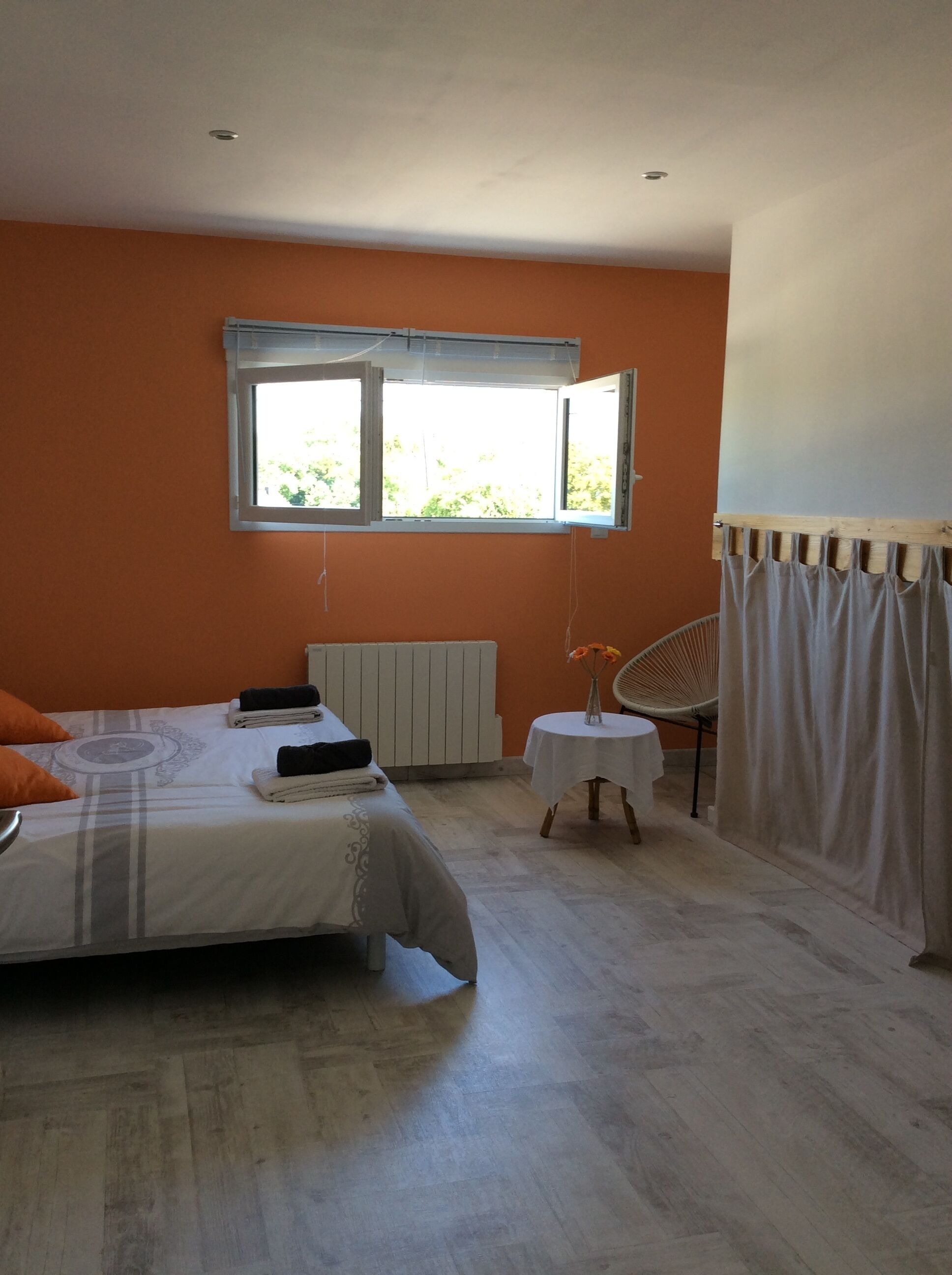 Very spacious loft in Carantec (Finistère), large garden and enclosed parking.