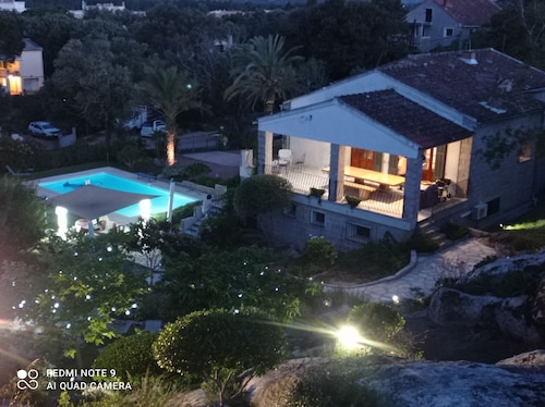  Spacious house ideally located 5 minutes from the port 