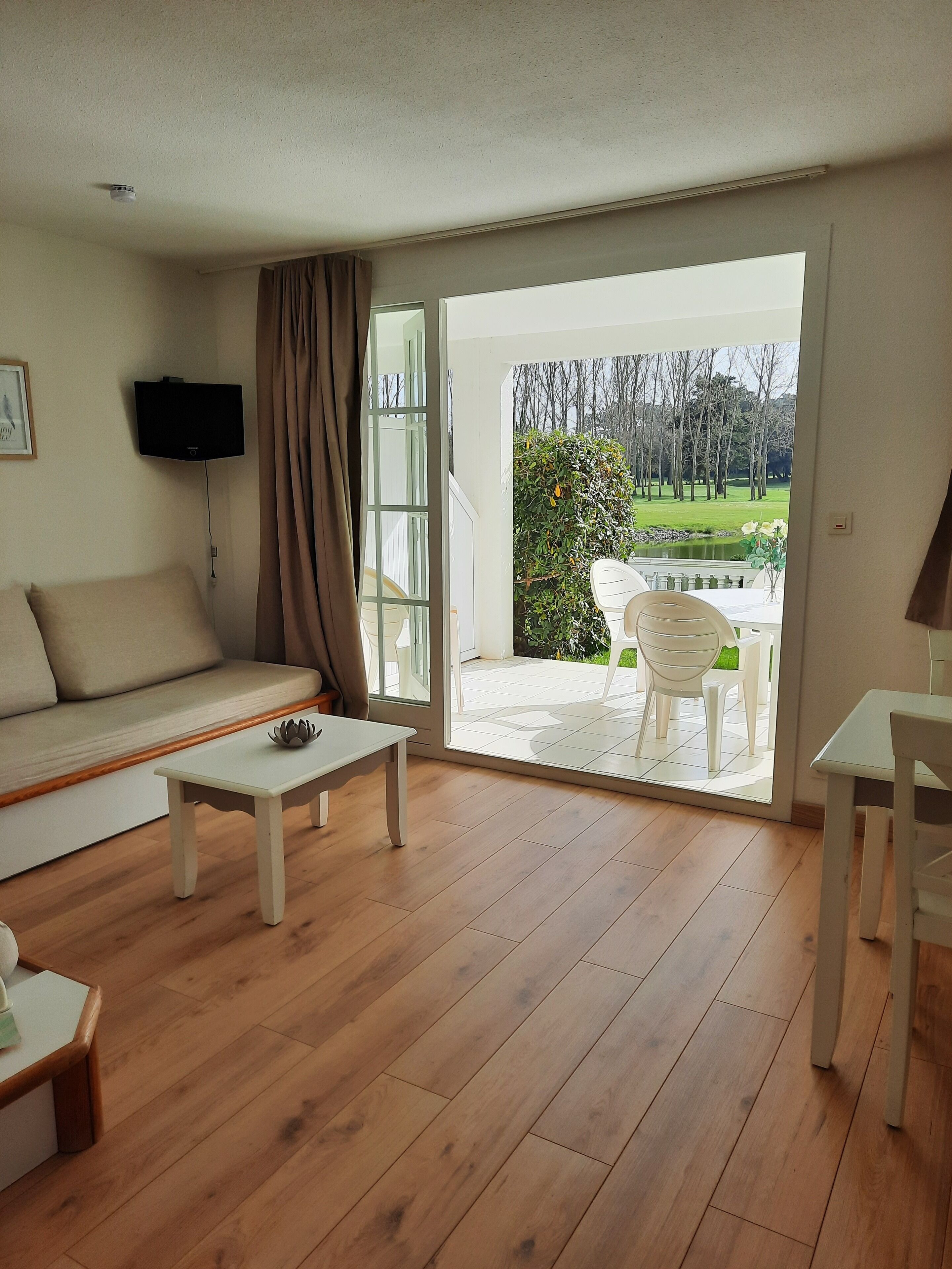 Beautiful apartment, 3 rooms, quiet and green environment