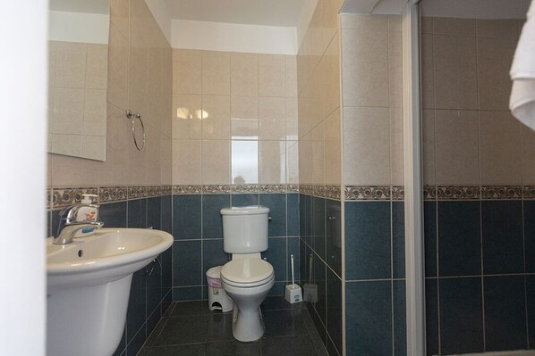A bathroom with a sink, toilet, and shower. - Villa Libby, Spacious 5BDR Central Protaras Villa, Close to Fig Tree Bay Beach (Protaras)