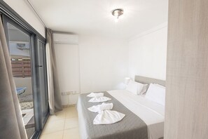 5 bedrooms, in-room safe, iron/ironing board, travel cot