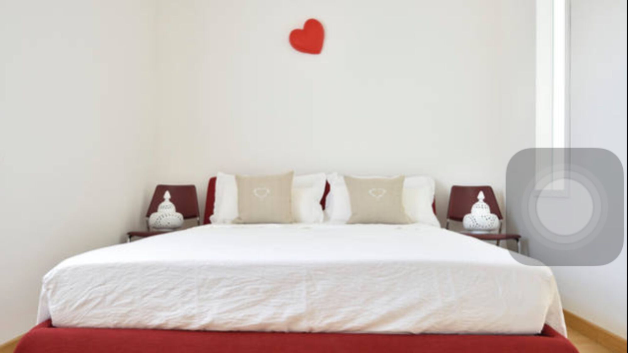 The price means. 1room, bathroom, Kitchen, Garden, parking. 90 € Endreinigung exstra.