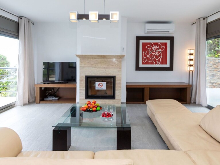 Wunderbares Alleinstehendes Ferienhaus Mit Klimaanlage, Privatem Pool, W-lan, Tv Und Innenhof - Lloret de Mar