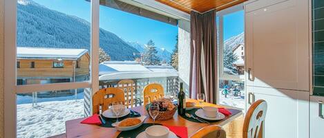 تناول الطعام