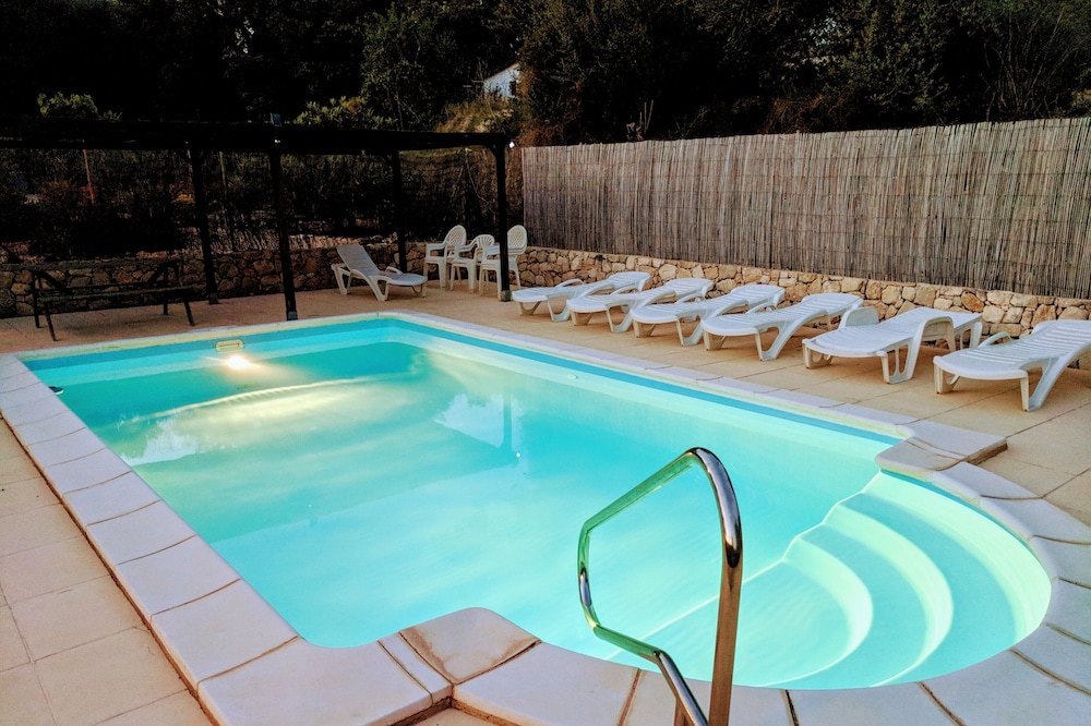 Modern villa self contained guest suite & private pool