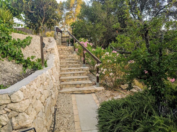 Property grounds - Country villa guest suite & private pool

 (xativa)