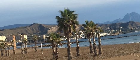Plage à proximité, chaise longue