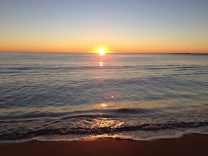 Plage à proximité, chaises longues