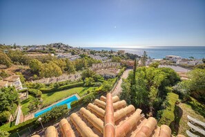 Outdoor pool - Very Spacious Villa with Private Pool in a peaceful location with sea views. (Benalmádena)