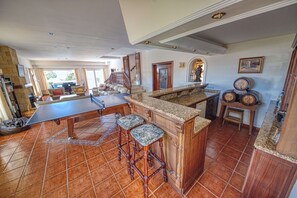 Interior - Very Spacious Villa with Private Pool in a peaceful location with sea views. (Benalmádena)