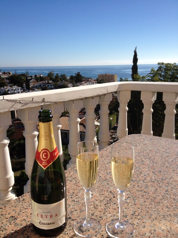 Property grounds - Very Spacious Villa with Private Pool in a peaceful location with sea views. (Benalmádena)