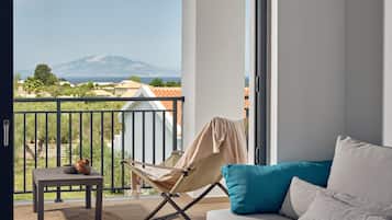 Smart TV, lareira, DVD player, mesa de pingue-pongue