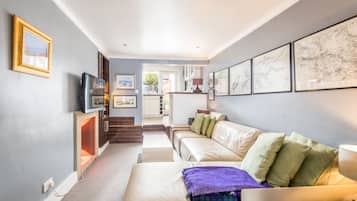 Tv, pejs, bøger, stereoanlæg