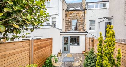 Völlig modernisiertes mittelalterliches Stadthaus im Zentrum des alten und stilvollen St Andrews