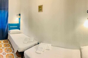 2 Schlafzimmer, Bügeleisen/Bügelbrett