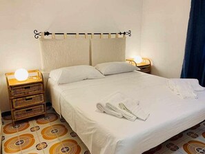 2 Schlafzimmer, Bügeleisen/Bügelbrett