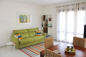 Fernseher, Tischtennisplatte