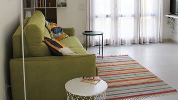 Fernseher, Tischtennisplatte