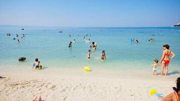 Beach nearby, sun-loungers, beach towels