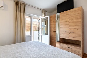 3 Schlafzimmer, Zimmersafe, Schreibtisch, Bügeleisen/Bügelbrett