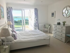 6 slaapkamers, een bureau, een strijkplank/strijkijzer, gratis wifi