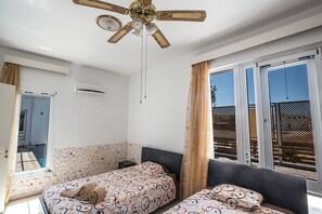 4 slaapkamers, een kluis op de kamer, een strijkplank/strijkijzer