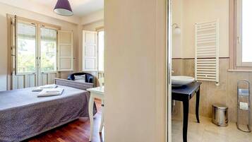 5 bedrooms, iron/ironing board, WiFi, bed sheets