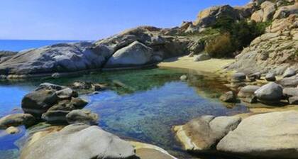 Beautiful Tranquil Naxos House with Stunning Views, 400m to Agia Anna Beach.