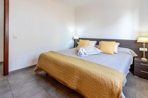 3 chambres, fer et planche à repasser, Wi-Fi gratuit, draps fournis