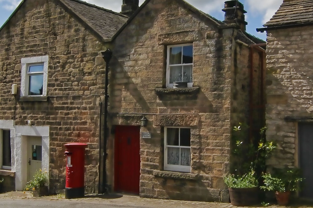 Thimble Cottage, Youlgreave lovely stone cottage for 2 with Woodburner and Wifi