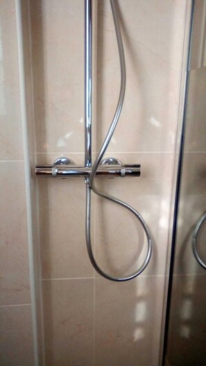 Shower, bidet, towels - Smart Quad Villa In Lomas De Cabo Roig, Orihuela Costa (Orihuela)