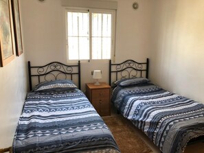 3 chambres, fer et planche à repasser, Wi-Fi gratuit, draps fournis