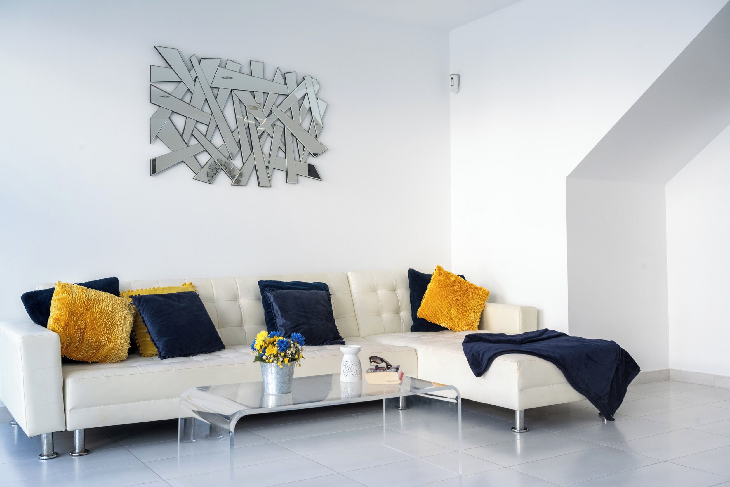 Smart TV, lettore DVD, tavolo da ping pong