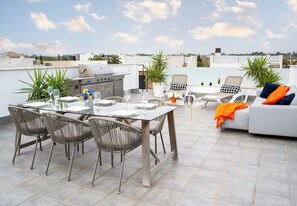 Outdoor dining - Luxury Villa Pool, 10 mins Walk to Beach & Golf near by (San Pedro del Pinatar)