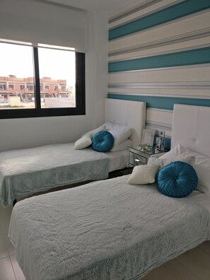 4 bedrooms, iron/ironing board, free WiFi, bed sheets - Luxury Villa Pool, 10 mins Walk to Beach & Golf near by (San Pedro del Pinatar)