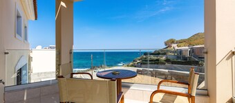 Private Villa mit beheiztem Pool nur 40 m vom Strand entfernt! Toller Meerblick!