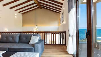 Smart TV, fireplace, DVD player, table tennis