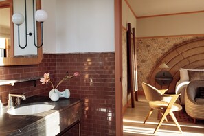 Premier Room, 1 King Bed (Landmark) | Bathroom | Free toiletries, hair dryer, bathrobes, towels - Santa Monica Proper Hotel, a Member of Design Hotels (Santa Monica)
