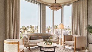 55-inch Smart TV with satellite channels, TV, pay movies - Santa Monica Proper Hotel, a Member of Design Hotels (Santa Monica)